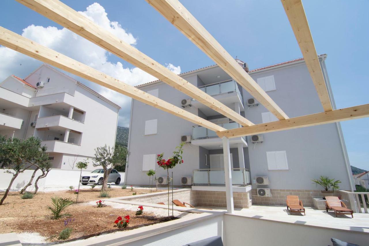 Apartments Sara Bol Exterior foto